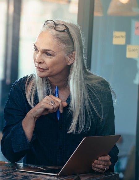 Zwei interne Auditoren planen agile Methoden zur Umsetzung in einem Qualitätsaudit 