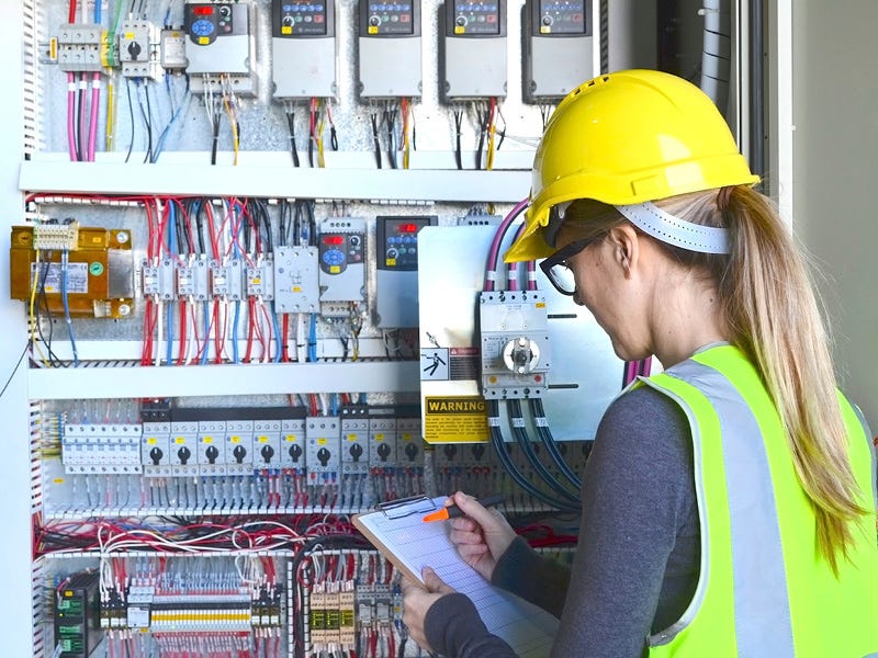 Unsere Weiterbildungen in Berlin vermitteln Elektrotechnik-Fachkenntnisse Unsere Weiterbildungen in Berlin vermitteln Elektrotechnik-Fachkenntnisse