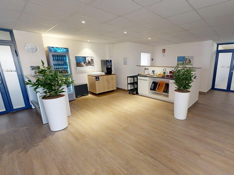 Seminarzentrum - Kaffeelounge mit Kaffeemaschine, Getränke Kühlschrank und Snacks