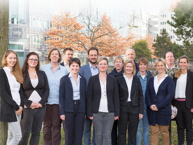 Das Team vom TÜV Rheinland Arbeitsmedizinischer Dienst in Hamburg. Das Team vom TÜV Rheinland Arbeitsmedizinischer Dienst in Hamburg.