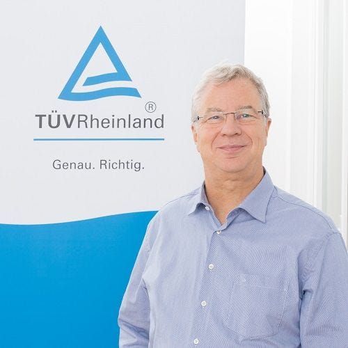 Peter Holländer, Senior Business Manager IT, TÜV Rheinland Akademie Paderborn Peter Holländer, Senior Business Manager IT, TÜV Rheinland Akademie Paderborn