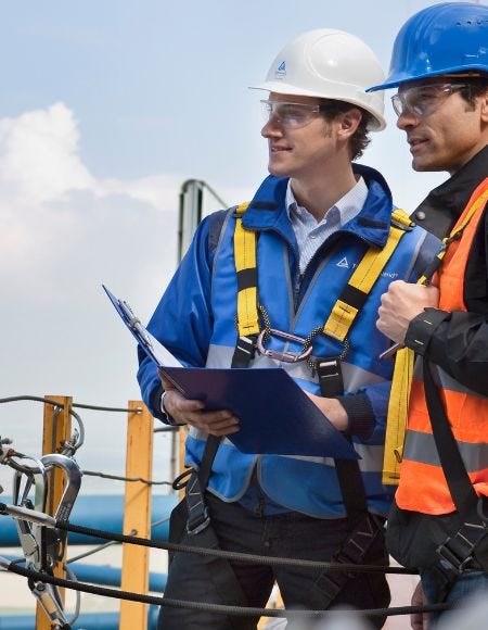 2 Männer mit Sicherheitsausrüstung