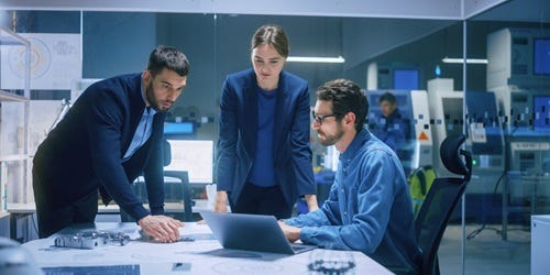 Team arbeitet mit 8D-Report