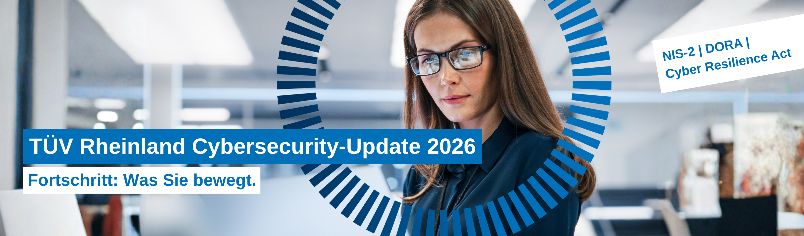 Cybersecurity-Update 2026: Frau arbeitet am Laptop; Webinar zu NIS-2, DORA und Cyber Resilience Act.